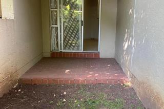 Flat for Sale in Bryanston (2) Flat for Sale in Bryanston (2)